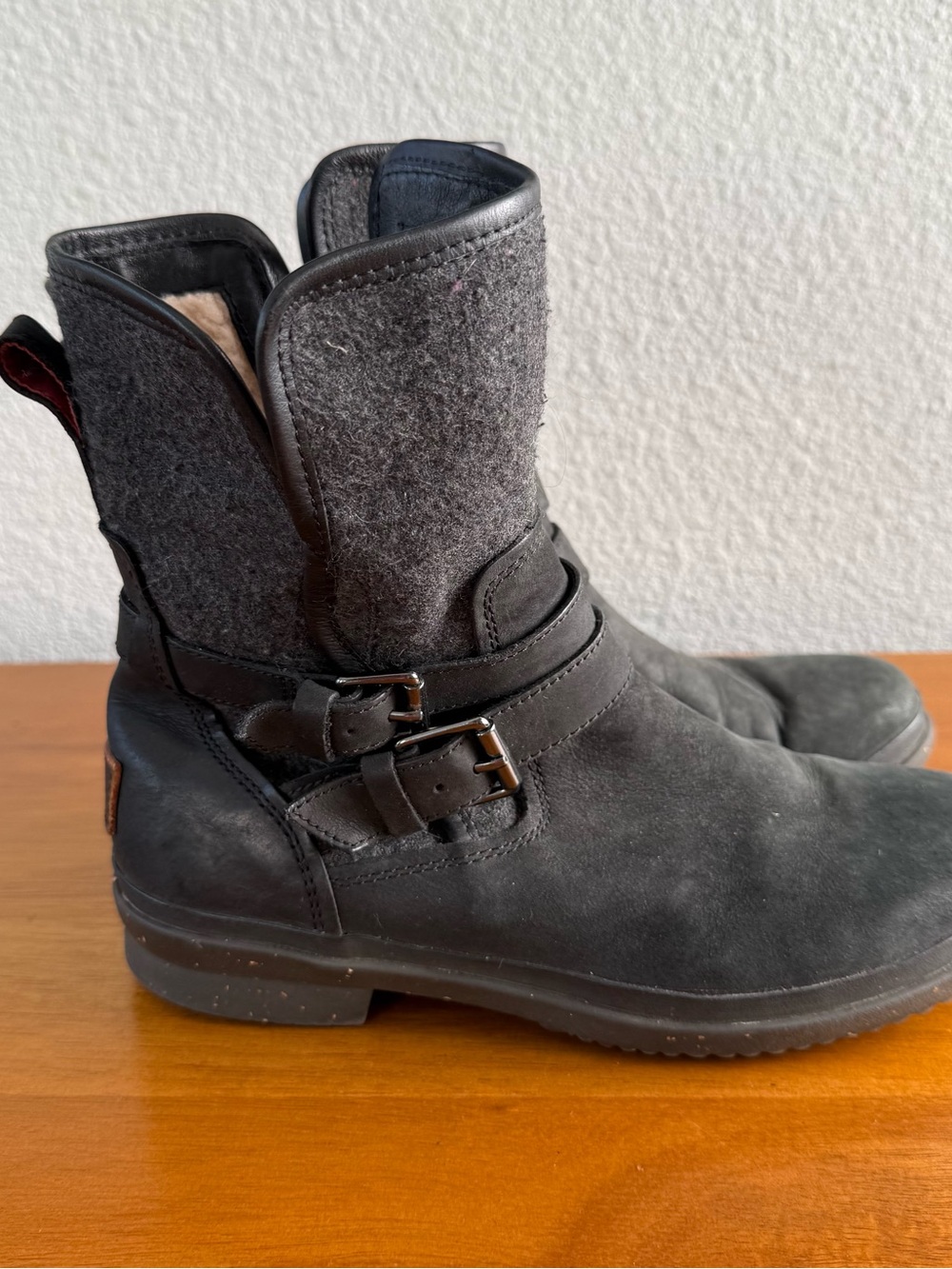 UGG Simmons Women’s Black Boots - Size 7.5 US
